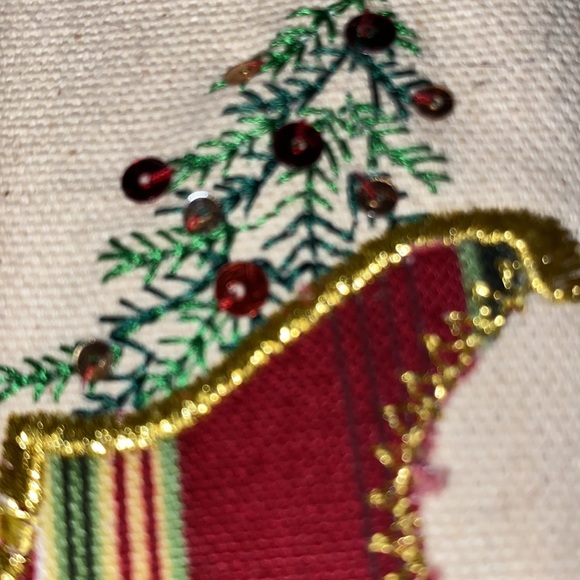 Longaberger Holiday Embroidered & Lined Gift Bag Front Pocket- 7-3/4”x4-1/2”x9” - Picture 4 of 11